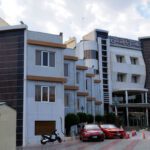 نمای بیرونی هتل آرامش کیش