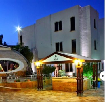 نمای بیرونی هتل تعطیلات کیش